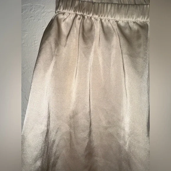 Cream Ruffle Hem Shorts - Picture 2 of 3